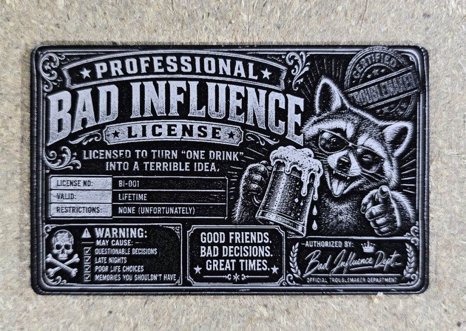Bad Influenca – Aluminium-Visitenkarte Bad Influenca – gravierte Aluminium-Visitenkarte