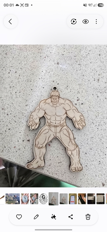 Hulk aus Holz als Anhänger Hulk als Lasergravur und cut auf Holz